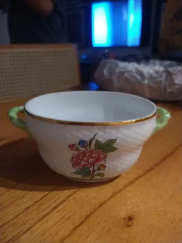 Bowl de porcelana com detalhes florais - Marca: Herend (Hungria)