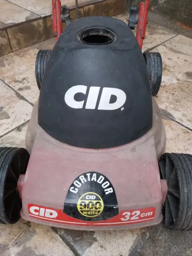 Cortador de grama de carrinho