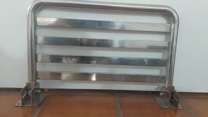 Banco articulado de banho para idoso