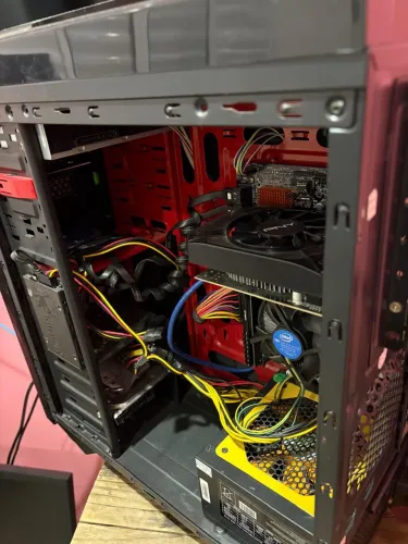 PC GAMER - Intel i5 - GTX 1050 ti - 12GB RAM - 700GB