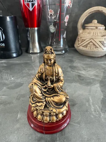 Escultura de Buda Dourada - Decoração Zen