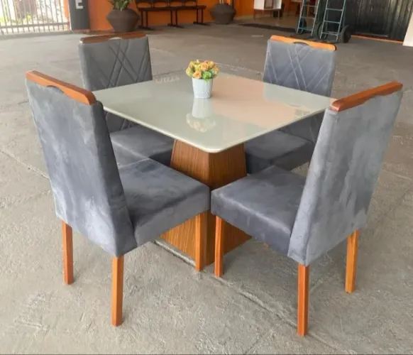 Mesa de Jantar com 4 Cadeiras 90x90cm Novo fazemos entrega