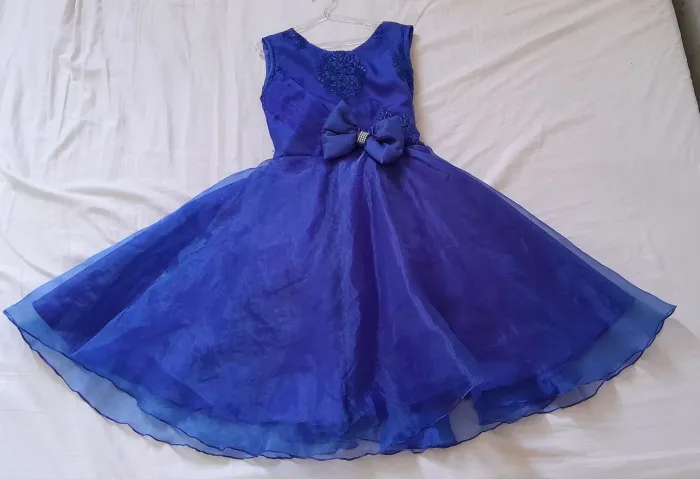 Vestido Azul Infantil com Detalhes Elegantes