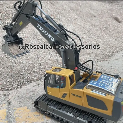 Escavadeira De Controle Remoto com 11 movimentos identifica a máquina real nova lacrada