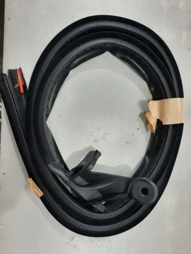 Guarnição Borracha Porta Dianteira Esquerda Renault Sandero e Logan 2013 a 2021