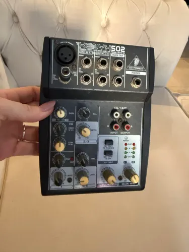 Vendo mesa de som Behringer 