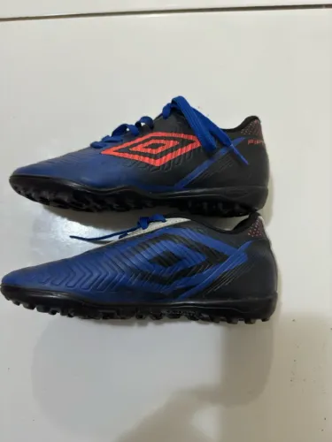 Bota impermeável Quéchua + chuteira UMBRO