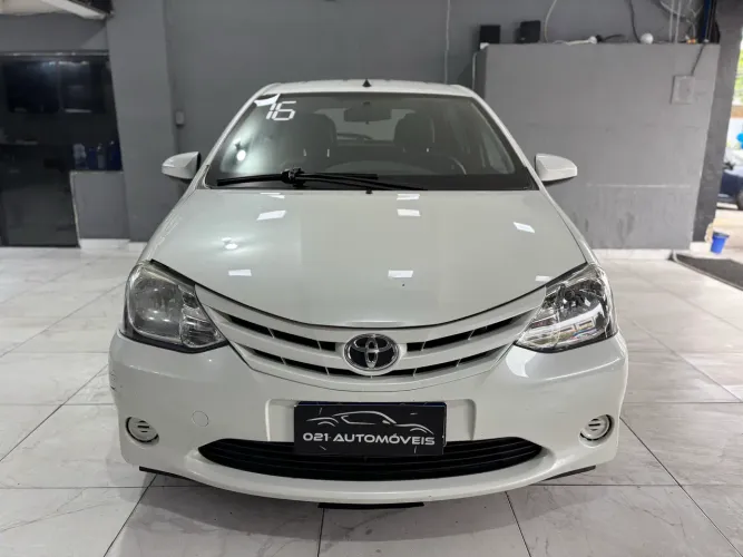 ETIOS HATCH 1.5 XS MANUAL 2016