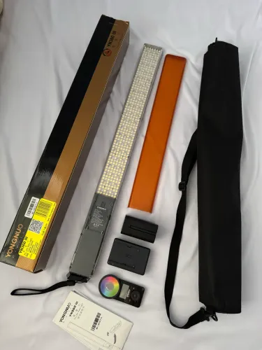 Bastão de Led YONGNUO YN360 III com controle, bateria e carregador.