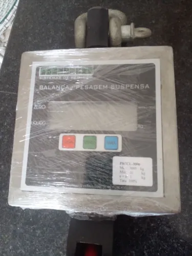 Vende -se  Balança suspensa  2000 kg marca  Precision