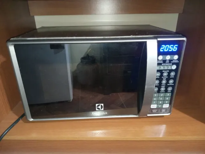 Microondas Electrolux inox R$ 300