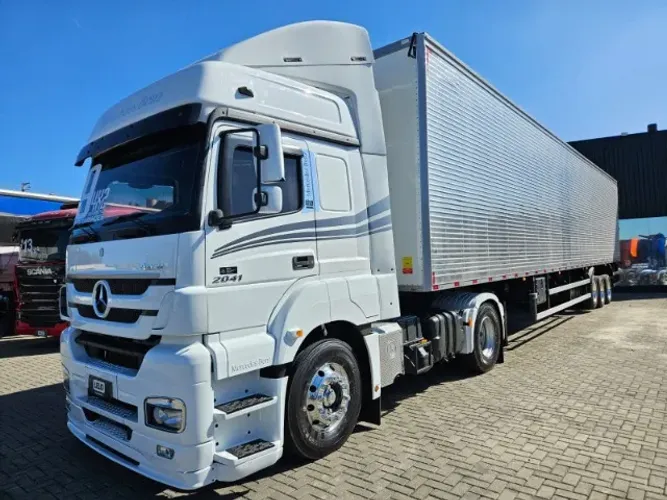 Mercedes Benz Axor 2041 4x2 Ano 2019 Teto Alto Automático + Baú Nostra Ano 25 30 plts 