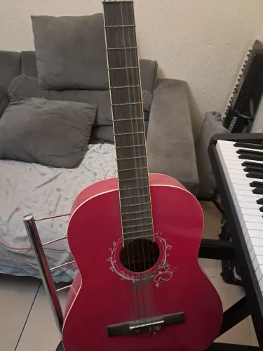Violão rosa