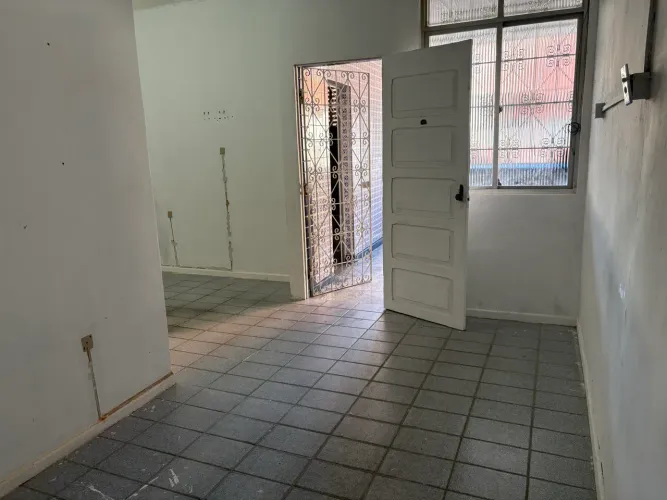 Loja  térrea, próximo a Lapa