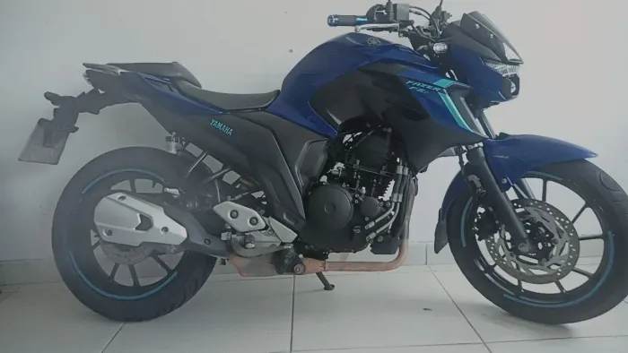 Fazer 250cc  2023 com baixa km toda revisada pronta pra uso 
