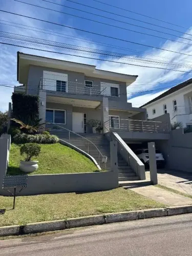 Espetacular residência na Fase IV do cantegril.