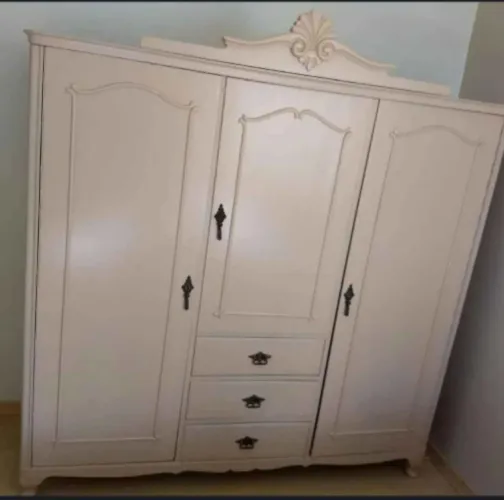 Guarda-roupa Antigo de Madeira