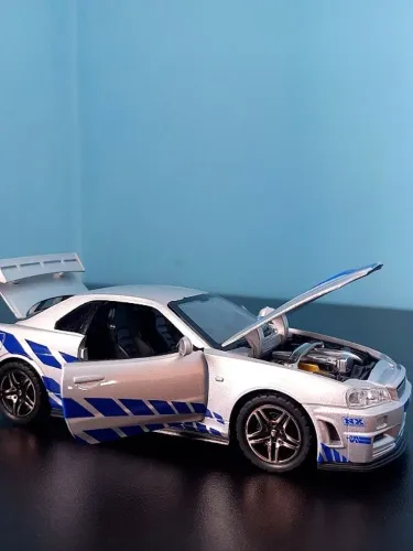 Action figure - Carro Skyline R34 em metal