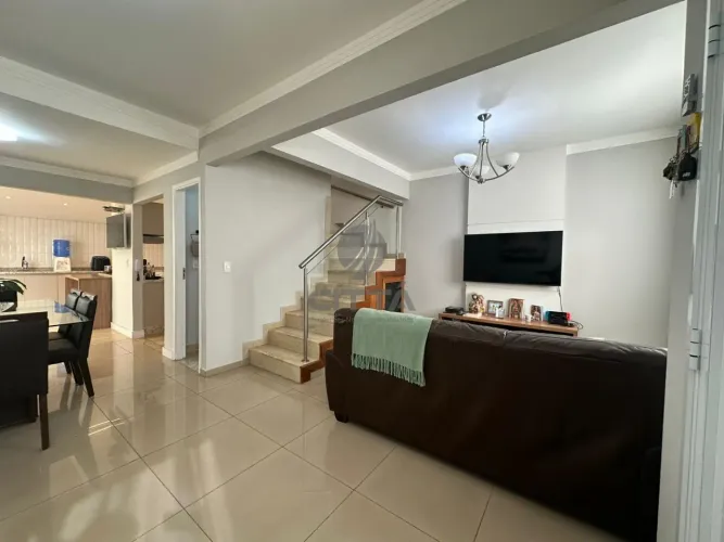 Casa de 3 quartos no condomínio Cosabella na região do Mansões Santo Antônio em Campinas/S