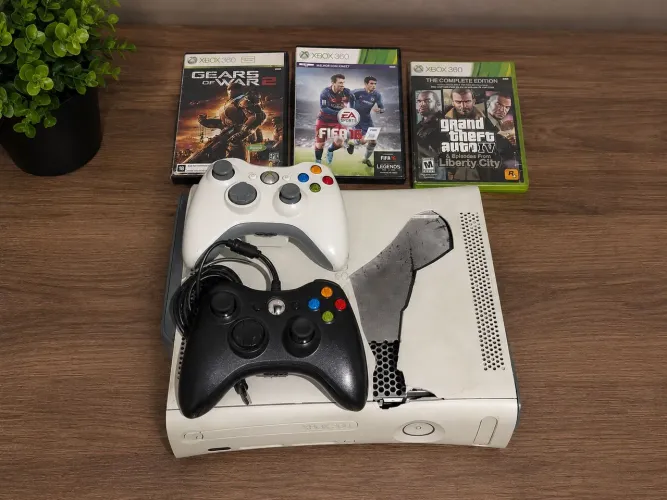 Xbox 360 + 2 controles +de 10 jogos está funcionando perfeitamente