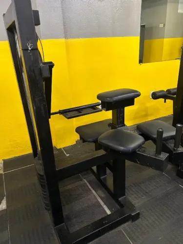 Máquina de glúteo 