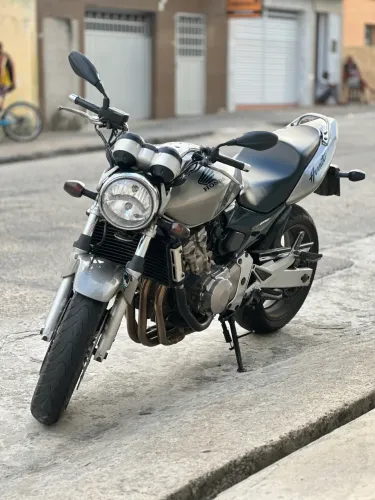 Hornet 600 carburada