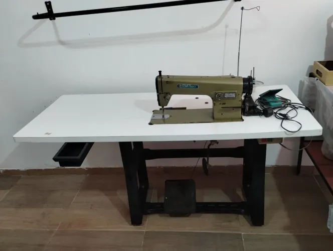 Máquina de Costura industrial reta