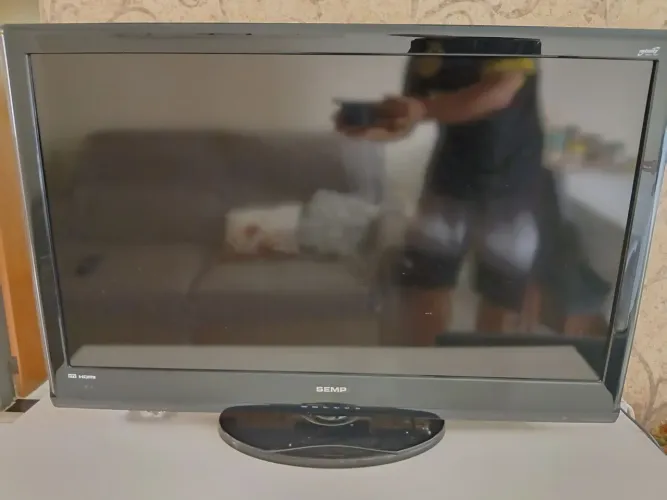 Tv Semp 40 para tirar peças