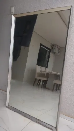 Espelho Grande com Moldura Metálica