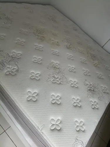 Colchão QUEEN em ótimo estado 