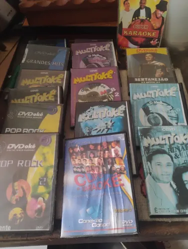 CD de caraoke uma coleção grande