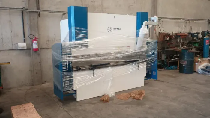 Dobradeira Hidráulica 2,5 m / 80 Ton