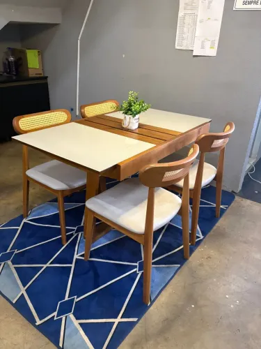 Mesa Extensiva Itália 1,70m com 4 Cadeiras Nicole Madeira Rattan