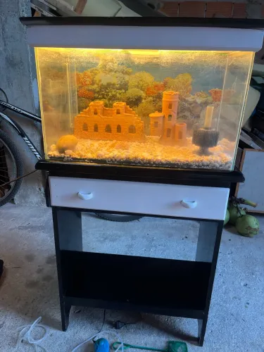 Aquário de 70L com suporte