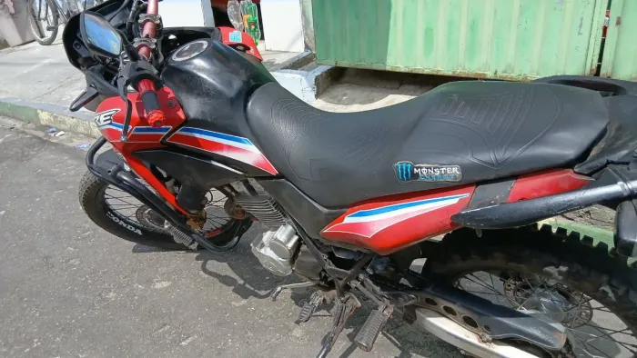 Moto XRE 300 apenas 11  mil 