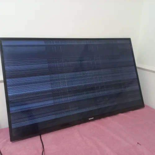 TV SEMP/ TLC 43" SMART , DEFEITO NA TELA 