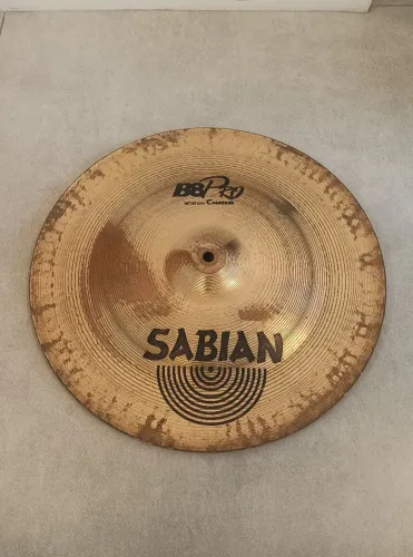 ## Prato de bateria Sabian B8 China 16 polegadas, excelentes condições, difícil aparecer!