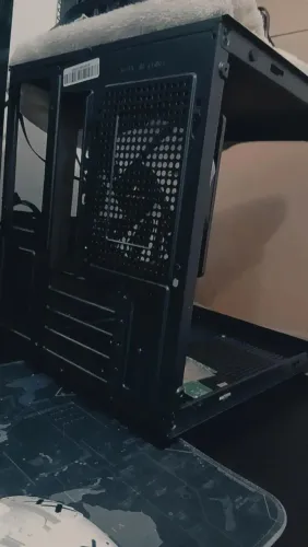 Vendo gabinete gamer aquario  com 3 fans