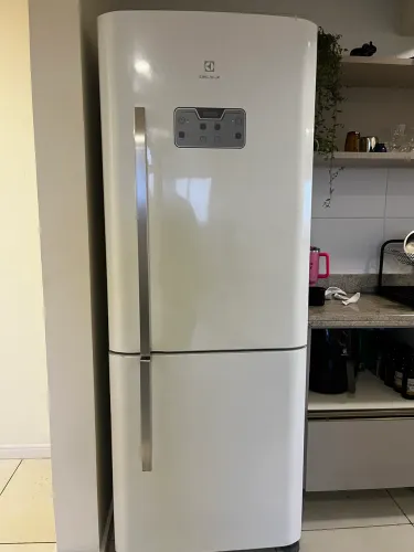 A Electrolux Frost Free Duplex 400L DFN44