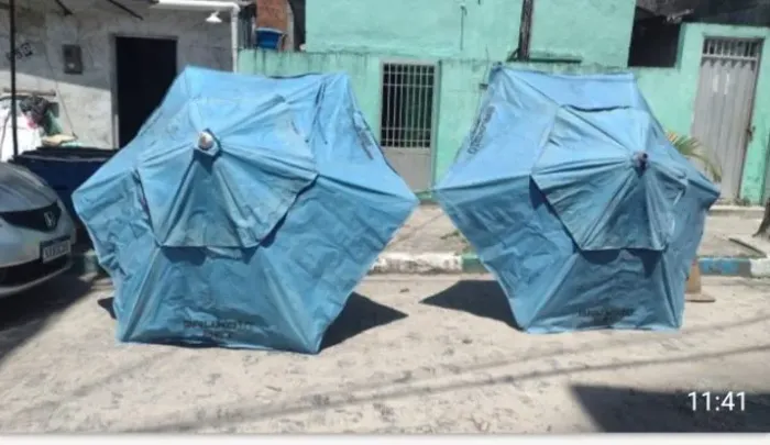 Vendo dóis guarda Sol todo reforçado de alumínio