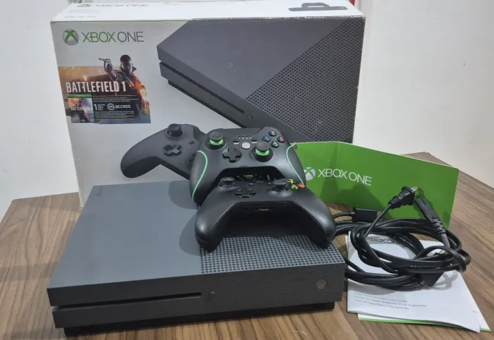 Xbox One S 500GB Battlefield 1 Edição Especial Cinza + 2 Controles