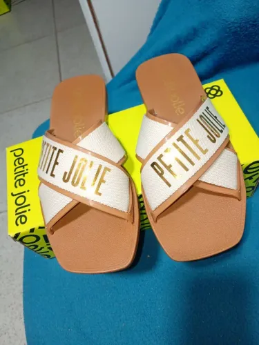 Vendo essa sandália da petite Jolie original N:38