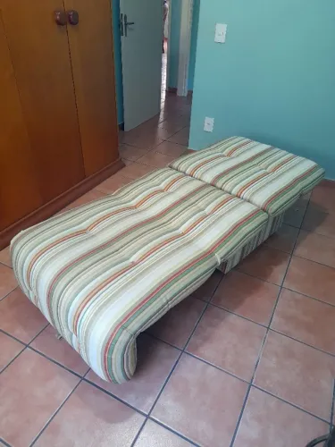 Poltrona-cama vintage em perfeito estado de conservação, impecável -- cama de solteiro
