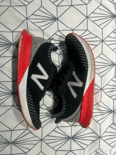 Tênis New Balance FuelCell Echo
