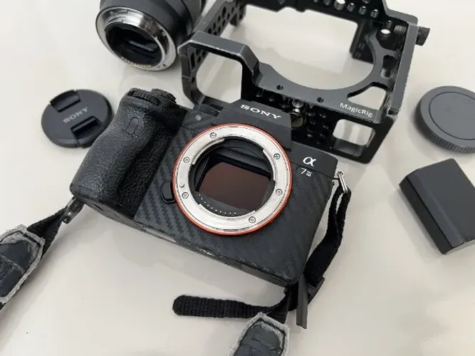 SONY A7III - 50MM 1.8 - CAGE