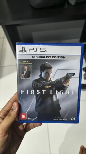 007 First Light - PS5 (Lacrado)