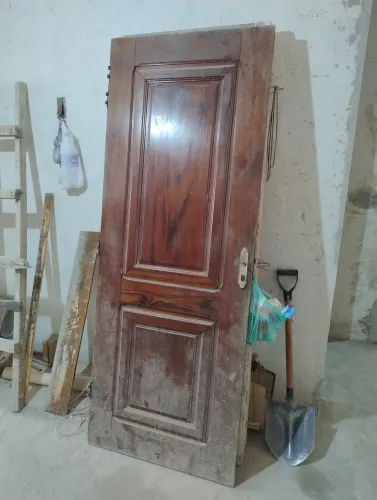 Portas e Caixilhos de Madeira Maciça