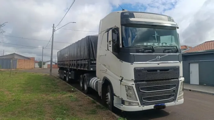 Volvo FH 460 6x2 com 4°eixo Facchini 2026