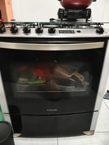 Fogão 5 bocas Eletrolux automático, forno funcionando , em ótimo estado