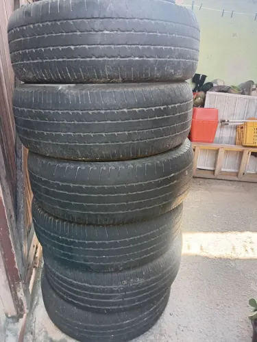 2 pneus aro 17 e 4 pneus aro 18